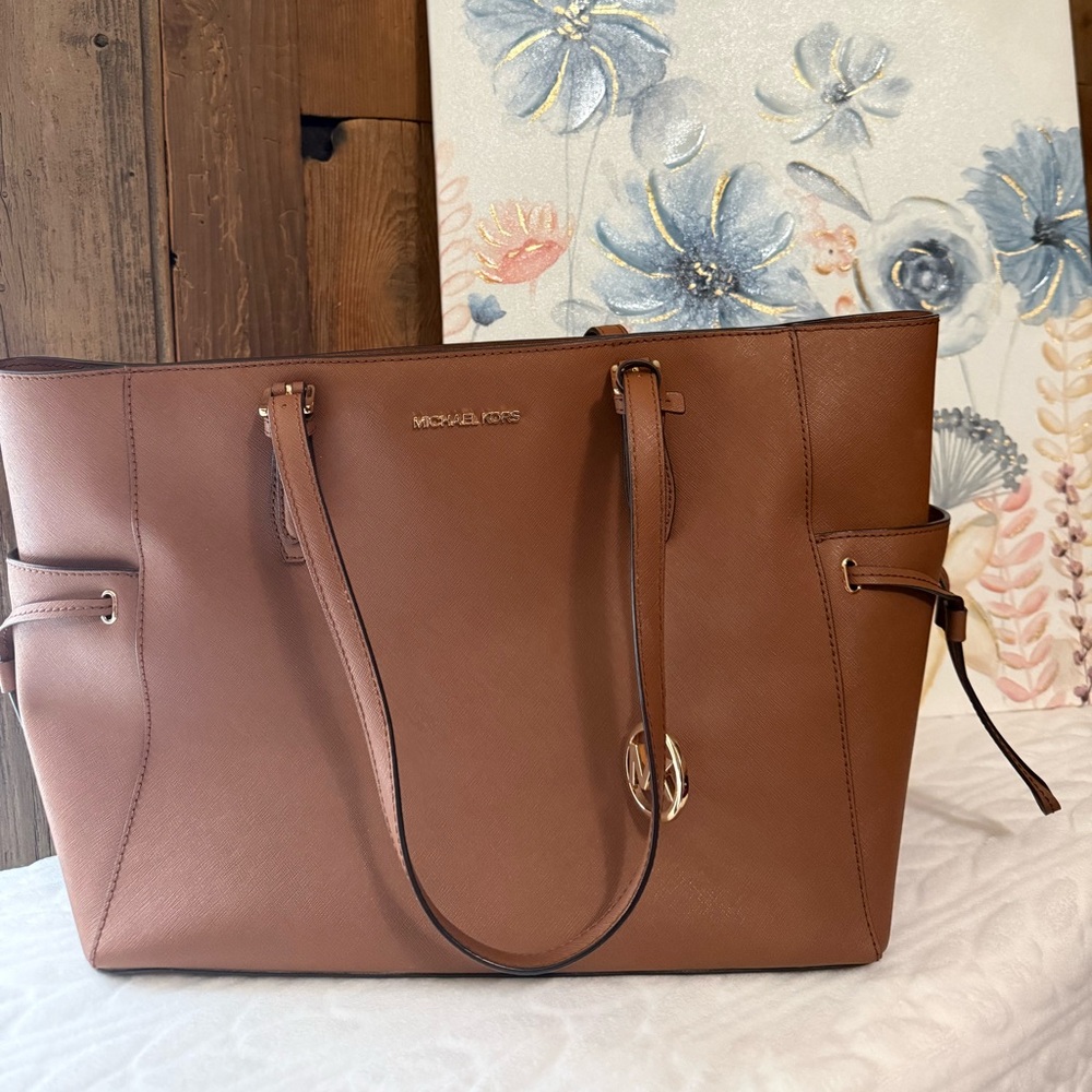 Michael Kors Brown Jet Set Bag - Saffiano Leather